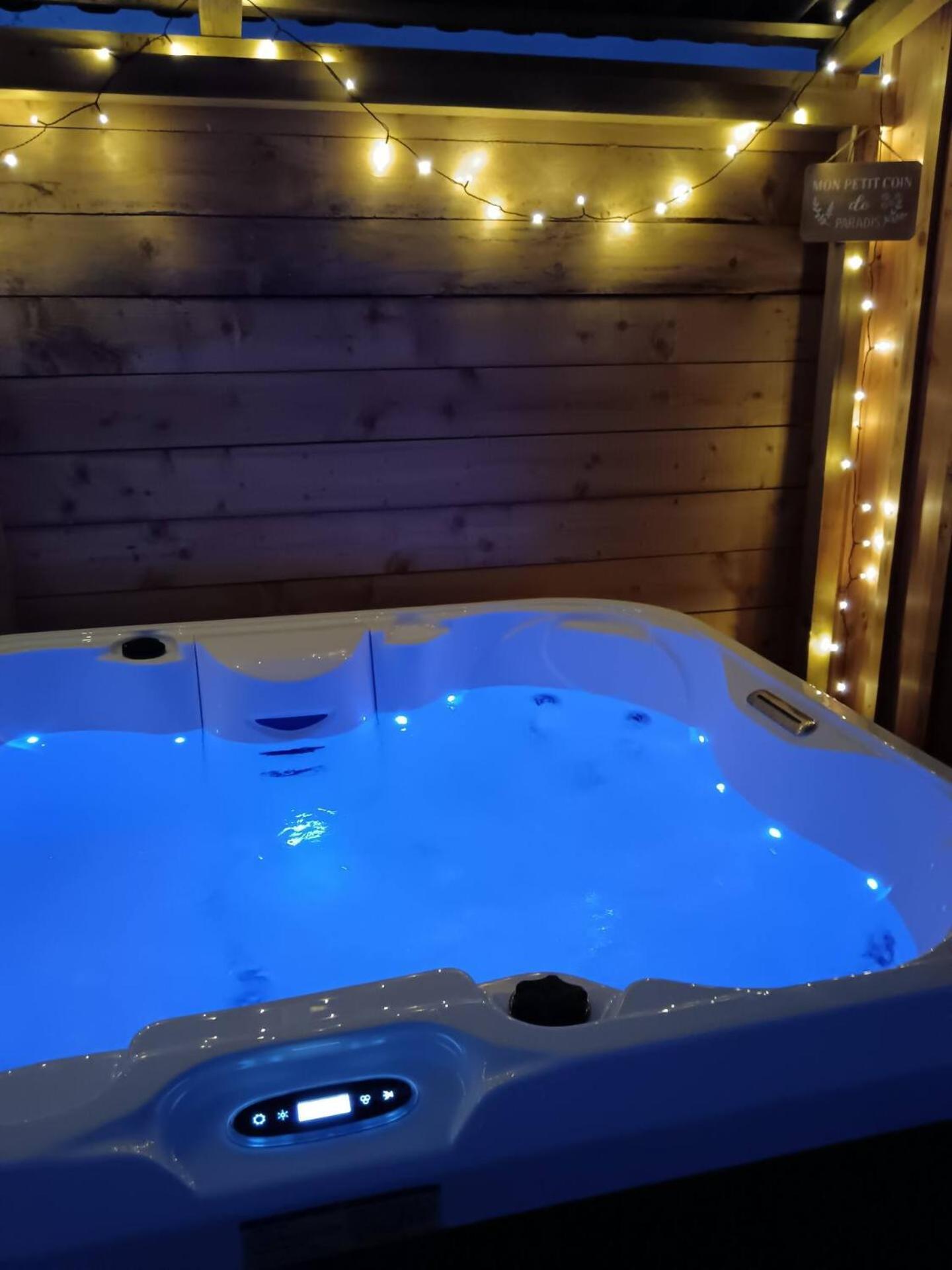 Chalet Cosy Avec Option Jacuzzi Saint-Genes-de-Fronsac Exterior photo